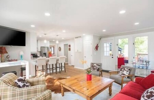 Goodlettsville House | Fun Nashville Retreat w/HOT TUB