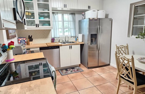 Litchfield Park House | Fun Retro 50s Pad in Old Litchfield Park sleeps 8