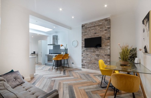 Woodside Apartment | Fun & Stylish Ground Floor Apartment w/Games Room!