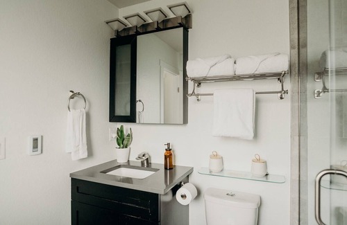 Westminster House | Fun & Stylish Home - Perfect for Groups *Denver-Boulder* Sleeps 14