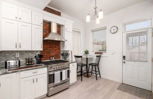 Weinland Park House | Fun upscale oasis w/hot tub near OSU & Short North