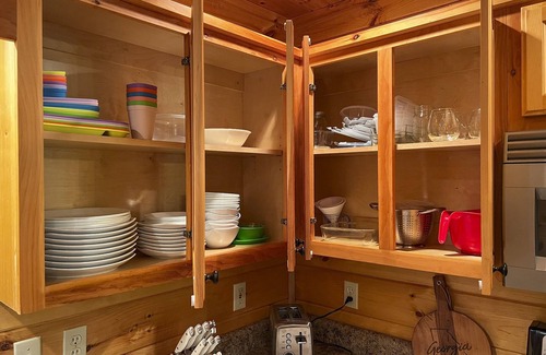 Cherry Log Cabin | Fun Woodsy Cabin! Hot Tub, Game Room, Fire Pit! In the Aska Adventure Area