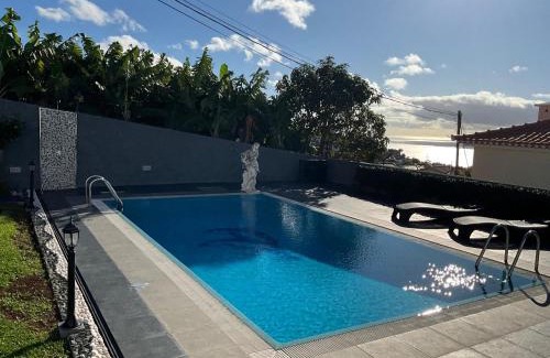 Sao Roque Apartment | Funchal Apt- Sleeps 2 - Pool & Parking - Madeira