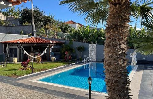 Sao Roque Apartment | Funchal Apt- Sleeps 2 - Pool & Parking - Madeira
