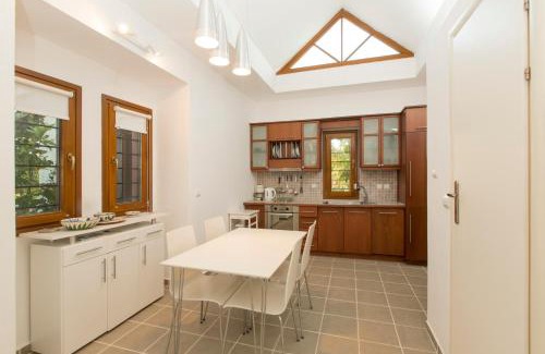 Ierissos House | Functional house by the sea at Ierissos