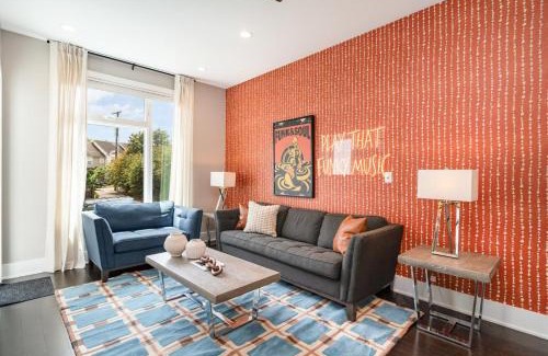 Historic Waverly House | Funk & Soul - Rooftop Patio - Walk to 12 South