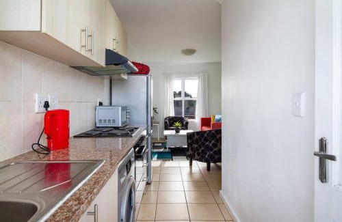 Cape Town Apartment | Funky 2bed apartment with multipurpose room!
