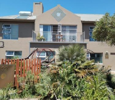 Pringle Bay Apartment | Funky beach Apartment