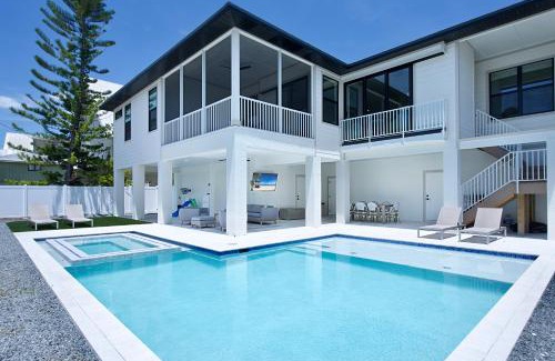 Mid Island House | Funky Conch by Sun Palace Vacations