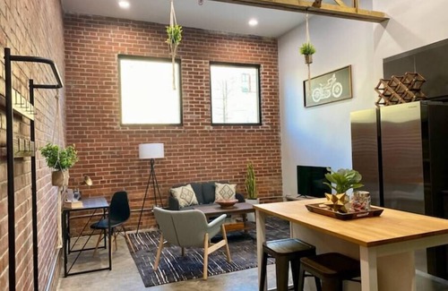 Downtown Apartment | Funky Downtown Flat with Gameroom & Firepit