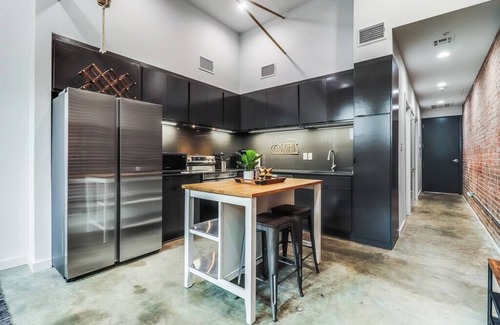 Downtown Apartment | Funky Downtown Flat with Gameroom & Firepit