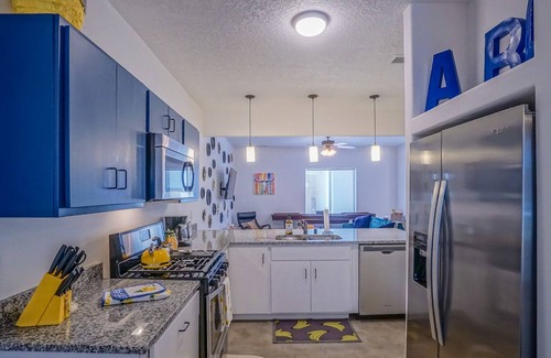 Barelas House | FUNKY FUN 3bd/2.5ba, 2 KINGS, Shfflbrd, Pro Cleaned!