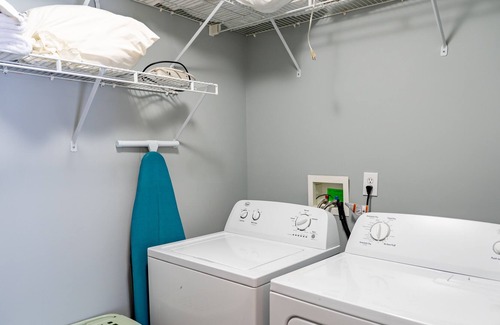 Highlands House | Funky Furnished Baxter Avenue