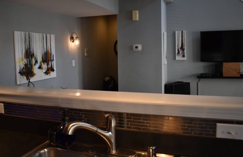 Highlands House | Funky Furnished Baxter Avenue