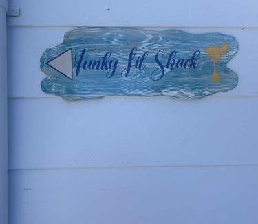 Bongaree Villa | Funky Lil Shack