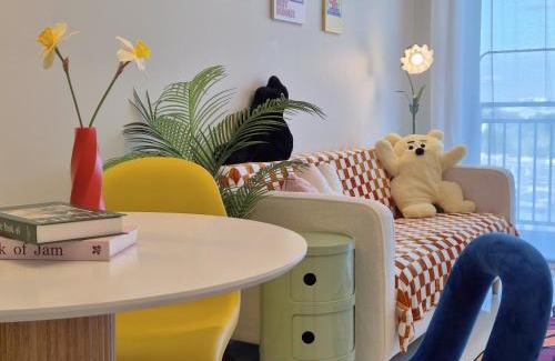Johor Bahru Apartment | Funky Pop Art Paradise - 3 Pax 2 BR close to JB Town