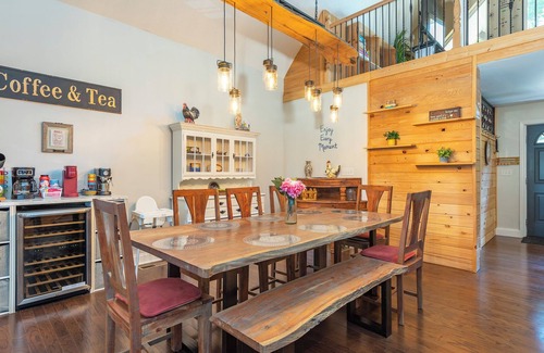 Weaverville House | Funtastic Retreat! PS5, View, Goats, Hot Tub, Karaoke!