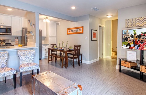 Hermosa Village Condo | Funtierland + Maleficent's Retreat + Walk to Disney + 3 Pools + Netflix