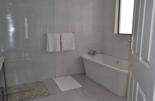 Greater Johannesburg Metropolitan Area House | FURAHA GUEST LODGE