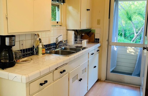 Napa Cottage | Furnished 1 bedroom 1 bath cottage that is walking distance to Downtown Napa