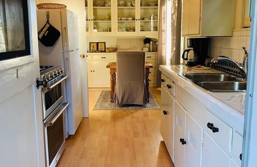 Napa Cottage | Furnished 1 bedroom 1 bath cottage that is walking distance to Downtown Napa