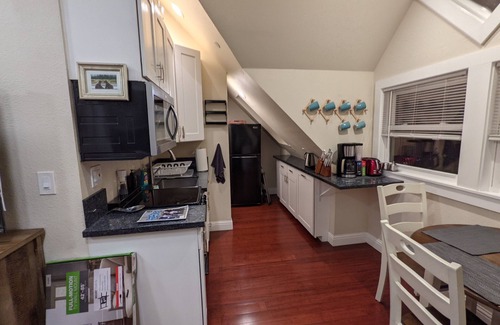 Placerville Apartment | Furnished 1 bedroom above garage, Deck, A/C, downtown Placerville.