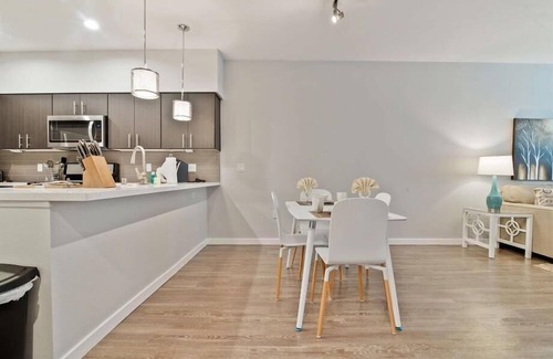 Menlo Park Apartment | Furnished 1BR w/Shared Fire Pit, Heated pool & BBQ