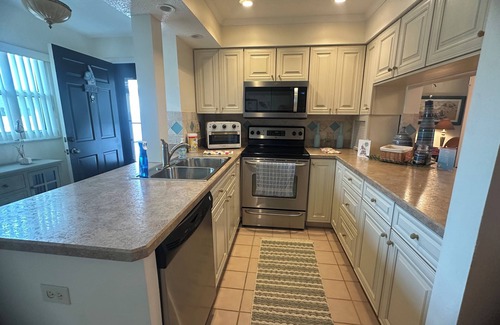 South Bradenton Apartment | Furnished 2nd Floor Condo in a 55+ Community
