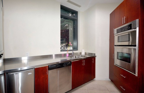 Fairview Apartment | Furnished 3Br suites near Square One Mall