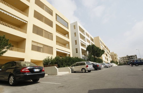 Safra Apartment | Furnished apartment with pool access