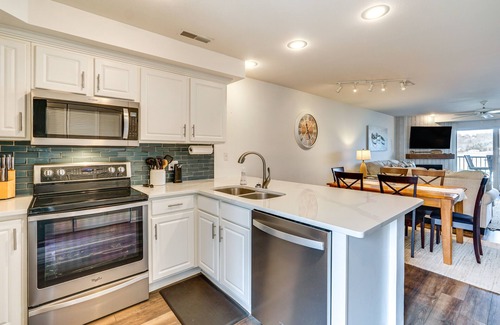 Camdenton Condo | Furnished Balcony + Lake View: Camdenton Condo
