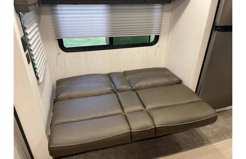 Normal House | Furnished Cozy Apartment in Bloomington - Normal Area