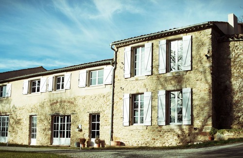 Brousses-et-Villaret Apartment | furnished gite in an estate