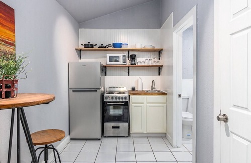 Southtown Apartment | Furnished House Apartment with Private Entrance and Parking