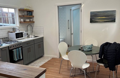 Westside Santa Cruz Cottage | Furnished Loft Unit Near Mission Hill – Utilities Included!