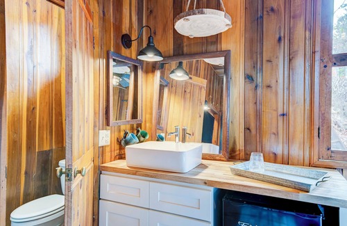 Waynesville Hotel | Furry Lodge and Suites