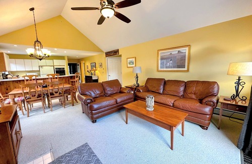 Bretton Woods House | FV36 Sunny Fairway Village Townhome on the Mount Washington Hotel golf course. AC, dog friendly!