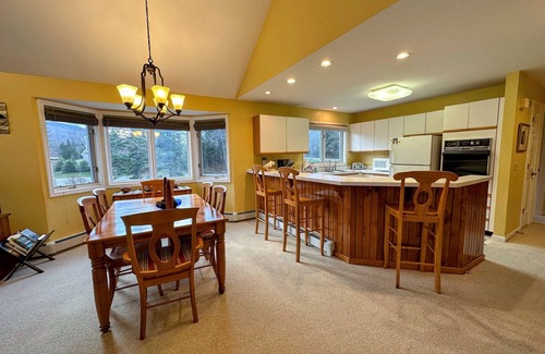 Bretton Woods House | FV36 Sunny Fairway Village Townhome on the Mount Washington Hotel golf course. AC, dog friendly!