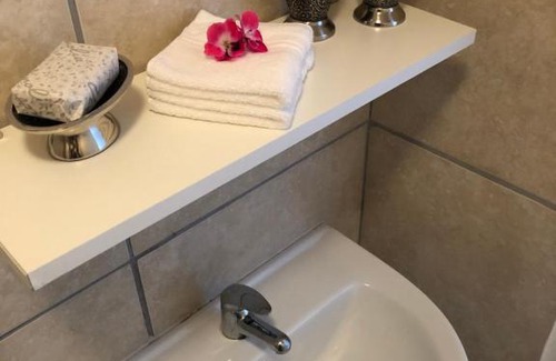De Kelders Apartment | Fynbos Apartment at Whalecove
