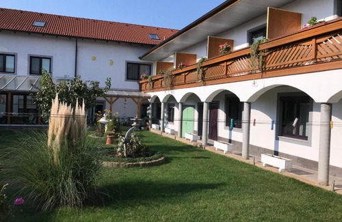 Podersdorf am See House | Gästehaus und Weinbau Zur Wiederkehr Strudler