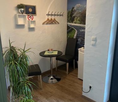 Adenau Bed & Breakfast | Gästezimmer Melina am Nürburgring