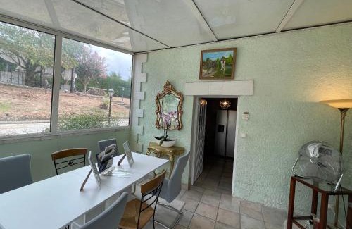 Sarlat-la-Caneda House | Gîte 1 à 6 personnes Rez de jardin de la villa piscine et sauna à partager Jacuzzi en option