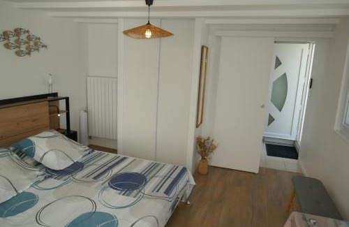 Saint-Georges-de-Didonne House | Gîte 2 pers en studio indépendant chez l'habitant pour nuitée au calme et proche de la plage