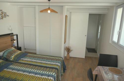 Saint-Georges-de-Didonne House | Gîte 2 pers en studio indépendant chez l'habitant pour nuitée au calme et proche de la plage