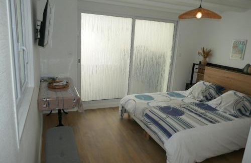 Saint-Georges-de-Didonne House | Gîte 2 pers en studio indépendant chez l'habitant pour nuitée au calme et proche de la plage