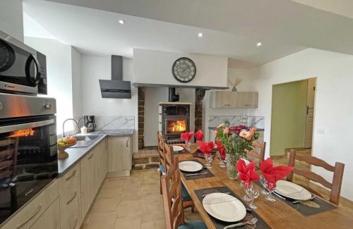 Domfront en Poiraie House | Gîte au charme ancien avec terrasse, animaux admis - FR-1-497-201