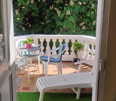 Chatenois Apartment | Gîte avec parking, au calme, entre Colmar-Riquewihr et Obernai ,marchés de Noël, 3 chambres, avec terrasse