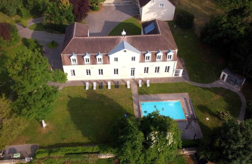 Saint-Georges-sur-Baulche House | Gîte Château de Montboulon-14 persons Swimming pool and Jacuzzi