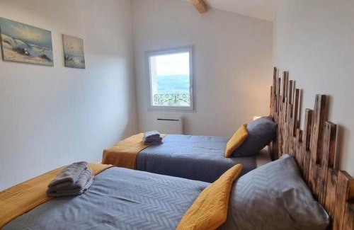 Saint-Priest-la-Prugne House | Gîte chaleureux avec terrasse en pleine nature - Parfait pour 4 personnes - FR-1-496-348