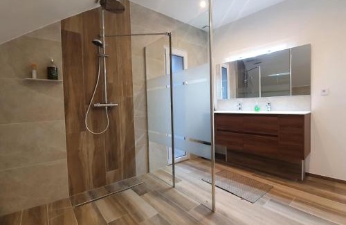 Sainte-Helene-du-Lac Apartment | Gîte clair, spacieux et cosy avec vue sur le massif de la Chartreuse
